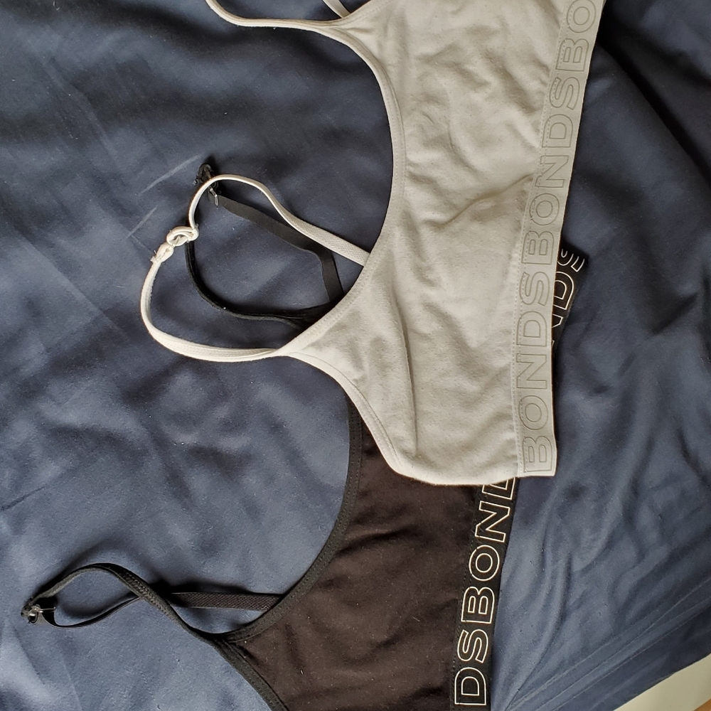 Two pack black and white bra